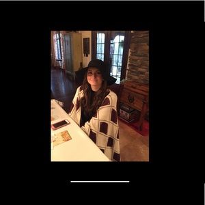 Meet your Posher, Marissa